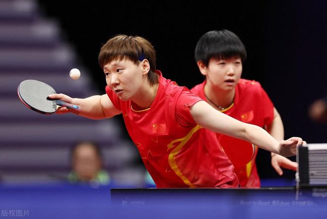 并通过游泳 并通过游泳